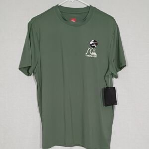 NWT Quiksilver Laurel Wreath OG Check Boarder Short Sleeve Swim Shirt Mens Sz Md